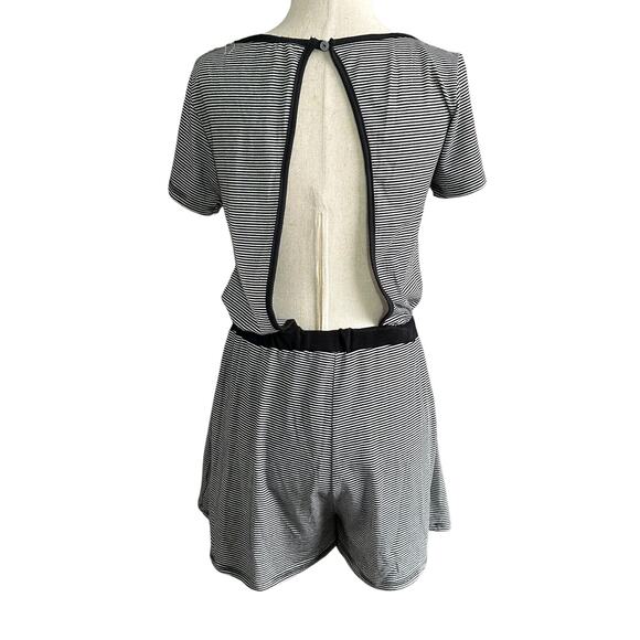 Rolla Coster Black/White Stripe Elastic Waist Romper Women's Size Medium 23-11-2 - Picture 2 of 7
